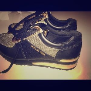Michael Kors Sneakers - sz 6 (blk/gold allie wrap)